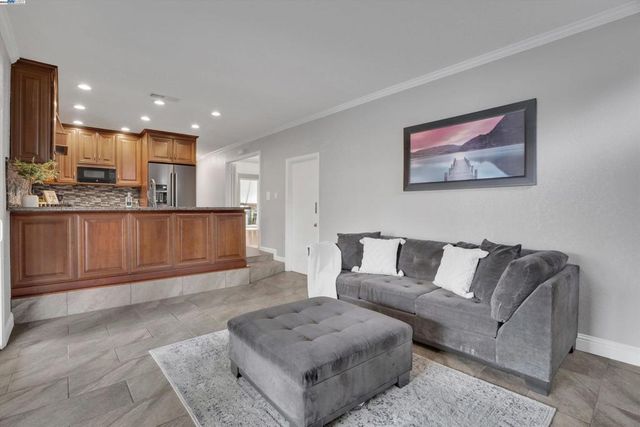 7347 Ione Ct, Dublin, CA 94568