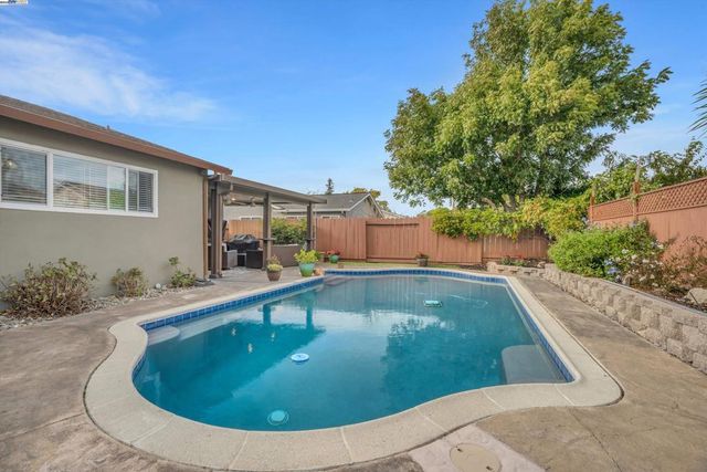 7347 Ione Ct, Dublin, CA 94568