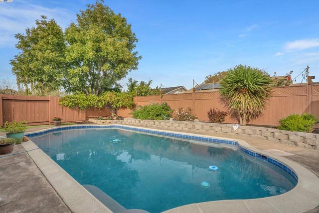 7347 Ione Ct, Dublin, CA 94568
