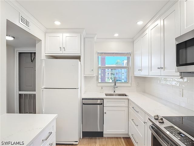 180 TURTLE LAKE CT 206, Naples, FL 34105