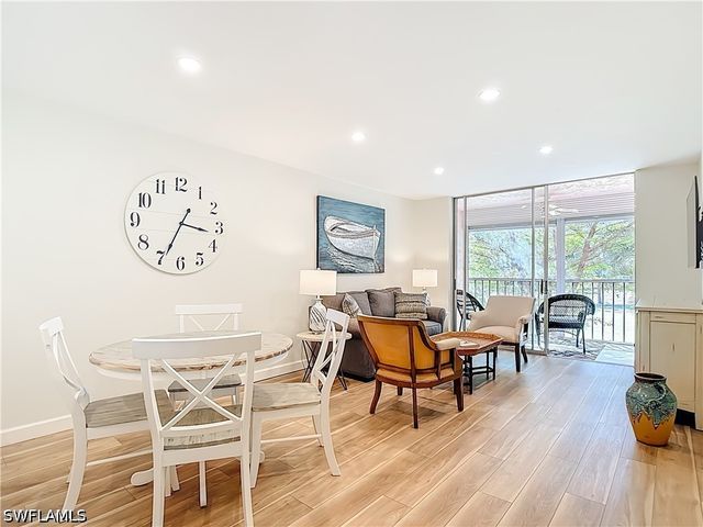 180 TURTLE LAKE CT 206, Naples, FL 34105