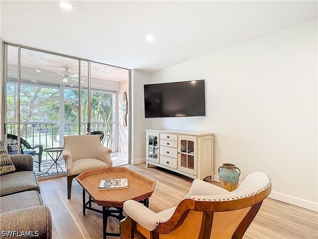 180 TURTLE LAKE CT 206, Naples, FL 34105