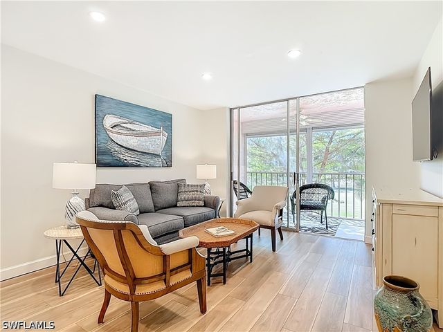 180 TURTLE LAKE CT 206, Naples, FL 34105