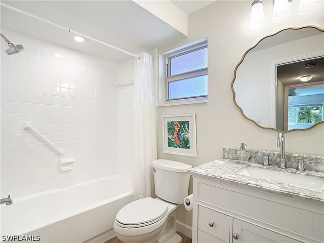 180 TURTLE LAKE CT 206, Naples, FL 34105