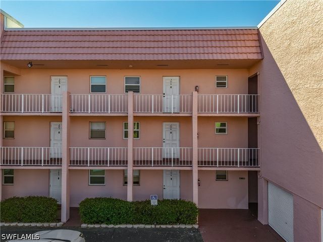 180 TURTLE LAKE CT 206, Naples, FL 34105