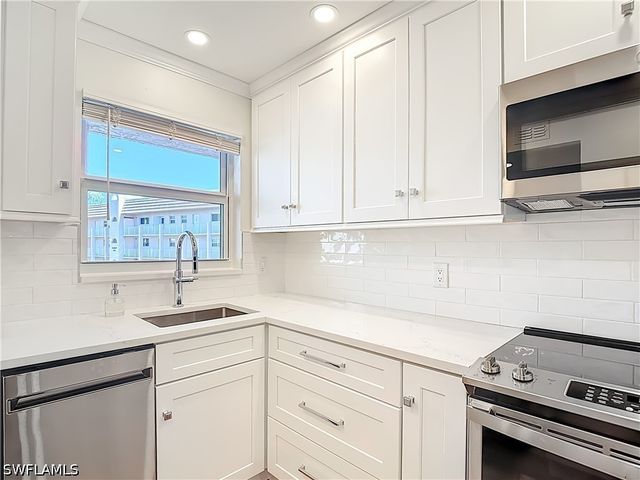 180 TURTLE LAKE CT 206, Naples, FL 34105