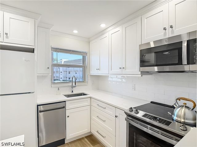 180 TURTLE LAKE CT 206, Naples, FL 34105