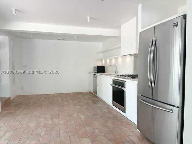 3841 Kumquat Ave, Miami, FL 33133