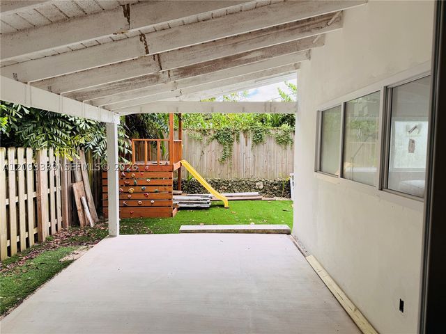 3841 Kumquat Ave, Miami, FL 33133