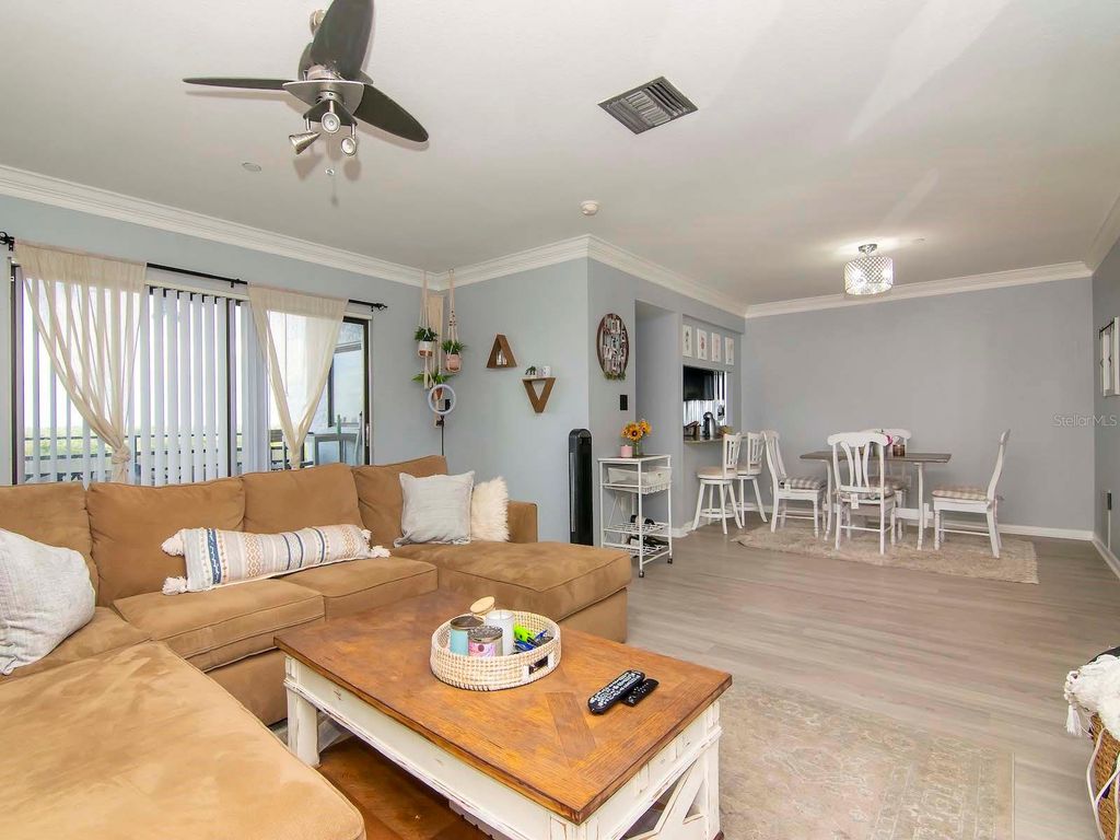 Image 14 of property listing at 2780 N RIVERSIDE DRIVE 802, Tampa, FL 33602