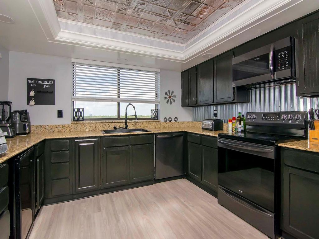 Image 16 of property listing at 2780 N RIVERSIDE DRIVE 802, Tampa, FL 33602