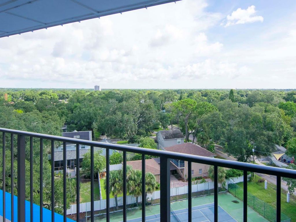 Image 4 of property listing at 2780 N RIVERSIDE DRIVE 802, Tampa, FL 33602