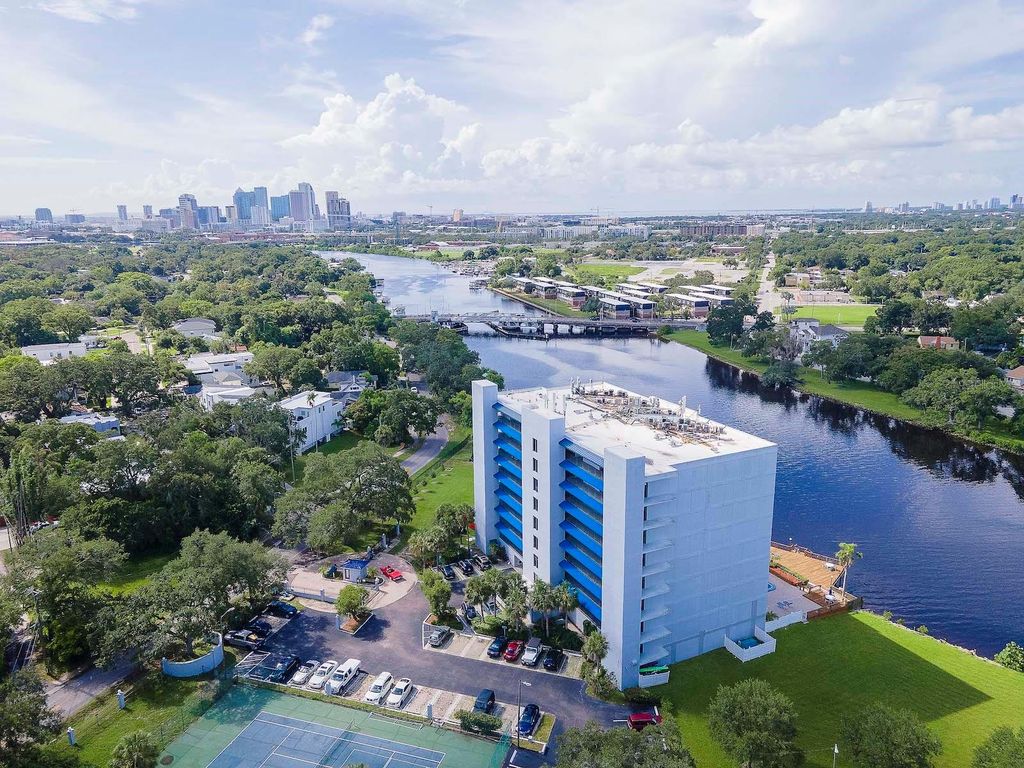 Image 47 of property listing at 2780 N RIVERSIDE DRIVE 802, Tampa, FL 33602