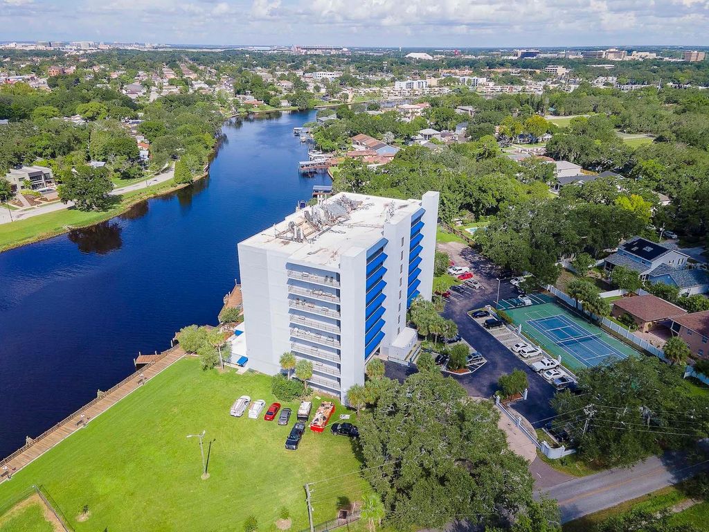 Image 54 of property listing at 2780 N RIVERSIDE DRIVE 802, Tampa, FL 33602