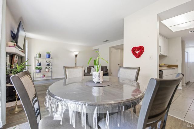 130 Arcadia Dr, Vacaville, CA 95687