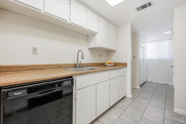 130 Arcadia Dr, Vacaville, CA 95687