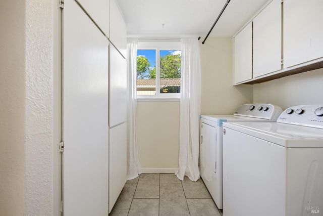 130 Arcadia Dr, Vacaville, CA 95687