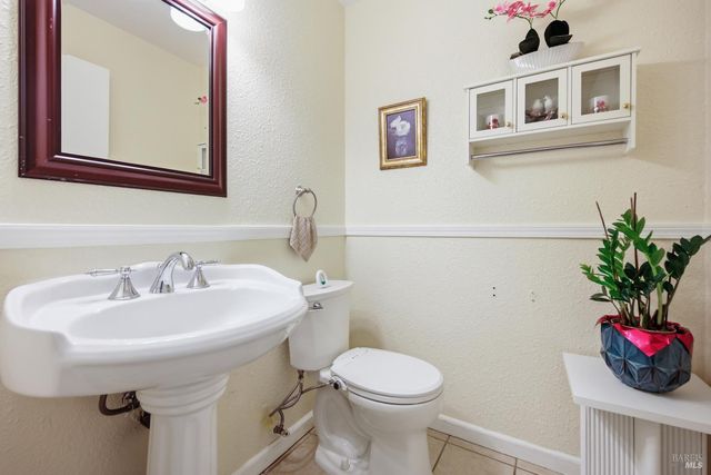 130 Arcadia Dr, Vacaville, CA 95687