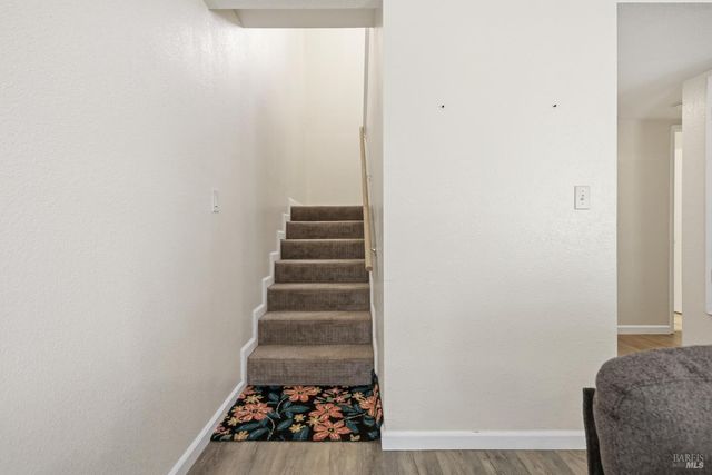 130 Arcadia Dr, Vacaville, CA 95687