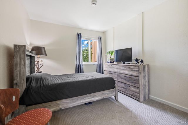 130 Arcadia Dr, Vacaville, CA 95687