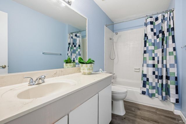 130 Arcadia Dr, Vacaville, CA 95687