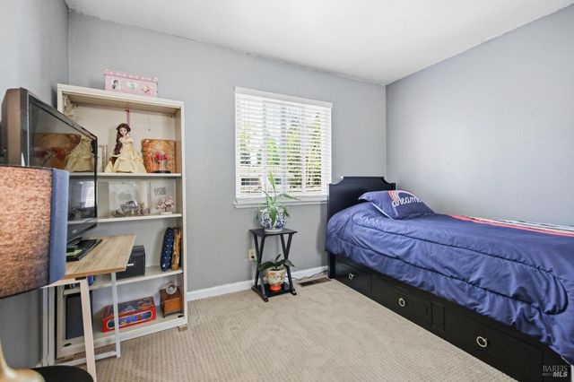 130 Arcadia Dr, Vacaville, CA 95687