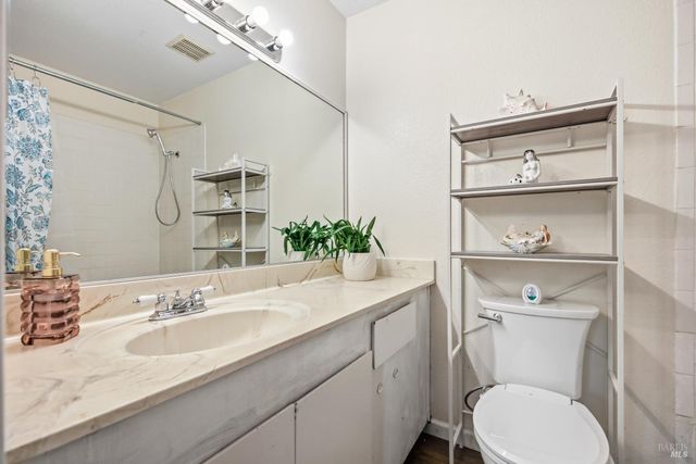 130 Arcadia Dr, Vacaville, CA 95687