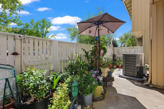 130 Arcadia Dr, Vacaville, CA 95687