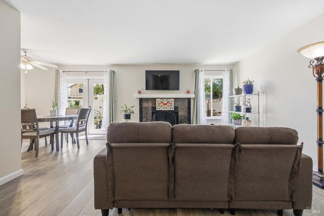 130 Arcadia Dr, Vacaville, CA 95687