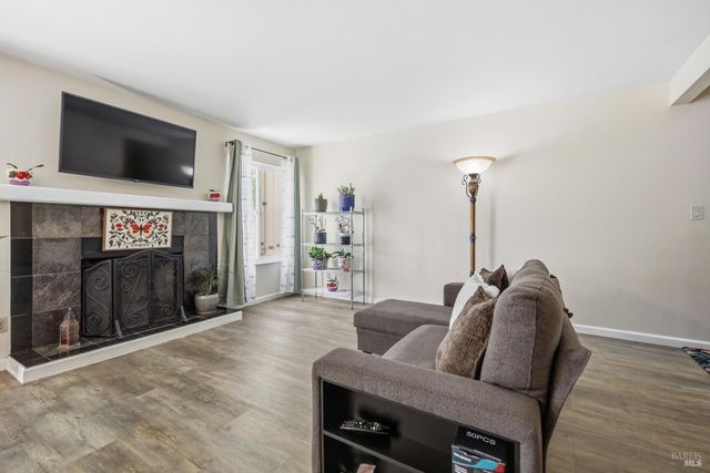 130 Arcadia Dr, Vacaville, CA 95687