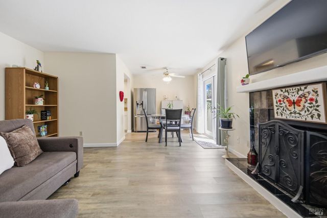 130 Arcadia Dr, Vacaville, CA 95687