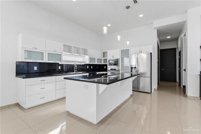 212 Mockingbird Avenue, Mission, TX 78572