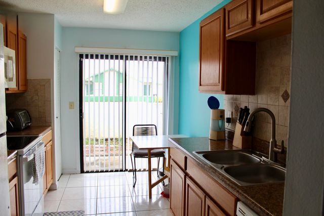 566 SW Sara Boulevard, Port St. Lucie, Port St Lucie, FL 34953