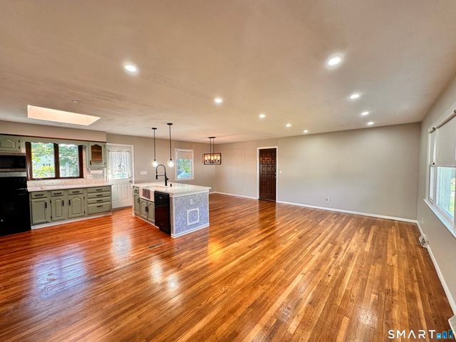 23 Robin Road, West Haven, CT 06516