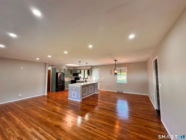 23 Robin Road, West Haven, CT 06516