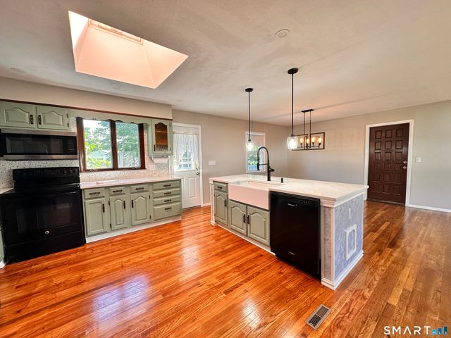 23 Robin Road, West Haven, CT 06516