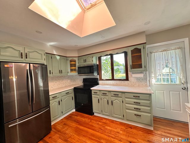 23 Robin Road, West Haven, CT 06516