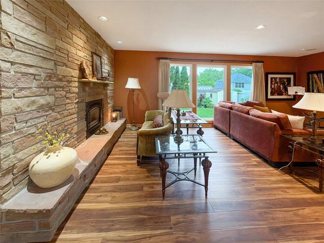 4105 Pommel Place, West Des Moines, IA 50265