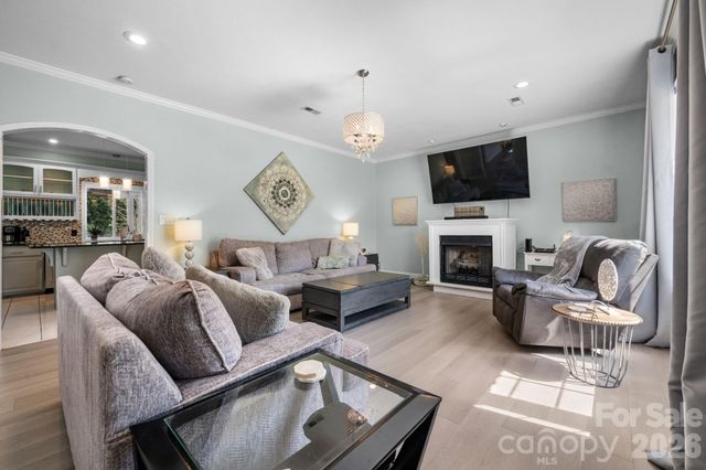 1360 Sweet briar Lane, Hickory, NC 28602