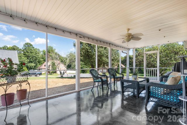 1360 Sweet briar Lane, Hickory, NC 28602