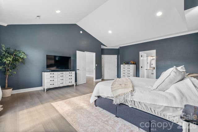 1360 Sweet briar Lane, Hickory, NC 28602