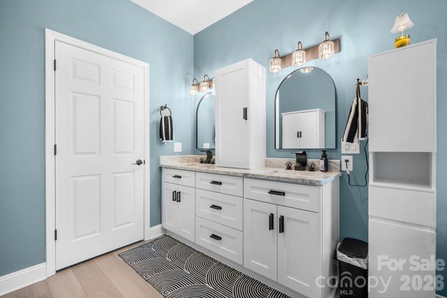 1360 Sweet briar Lane, Hickory, NC 28602