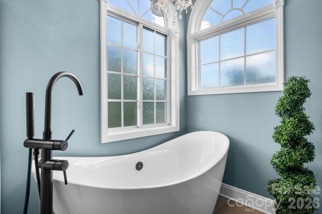 1360 Sweet briar Lane, Hickory, NC 28602