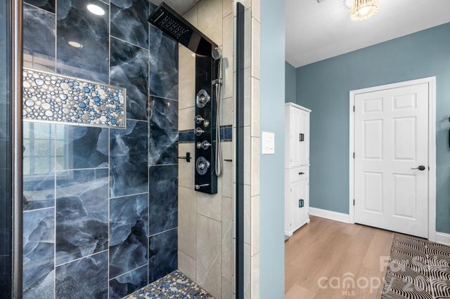 1360 Sweet briar Lane, Hickory, NC 28602