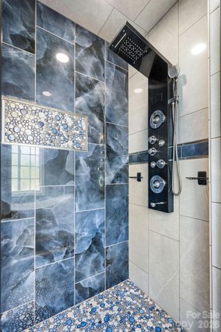 1360 Sweet briar Lane, Hickory, NC 28602