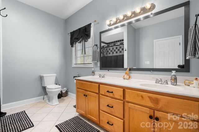1360 Sweet briar Lane, Hickory, NC 28602