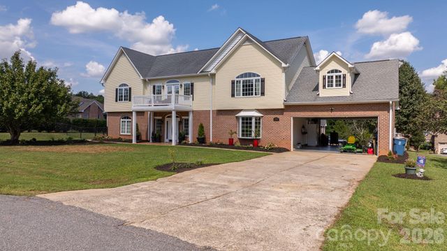 1360 Sweet briar Lane, Hickory, NC 28602