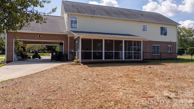 1360 Sweet briar Lane, Hickory, NC 28602