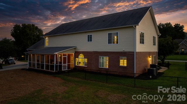 1360 Sweet briar Lane, Hickory, NC 28602