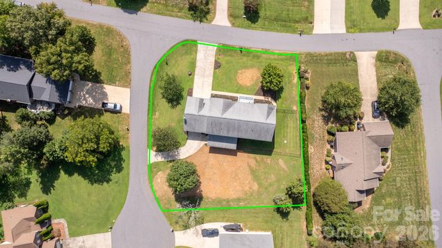 1360 Sweet briar Lane, Hickory, NC 28602